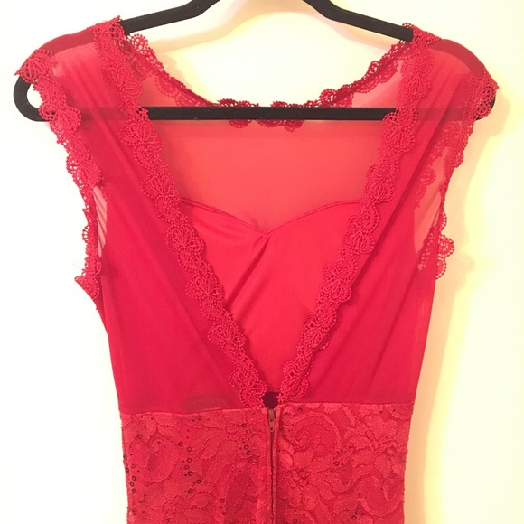 red sequin gown - Picture 4 of 4